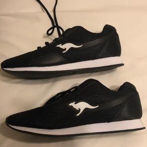 KangaROOS Black and White Sneakers *brand new*